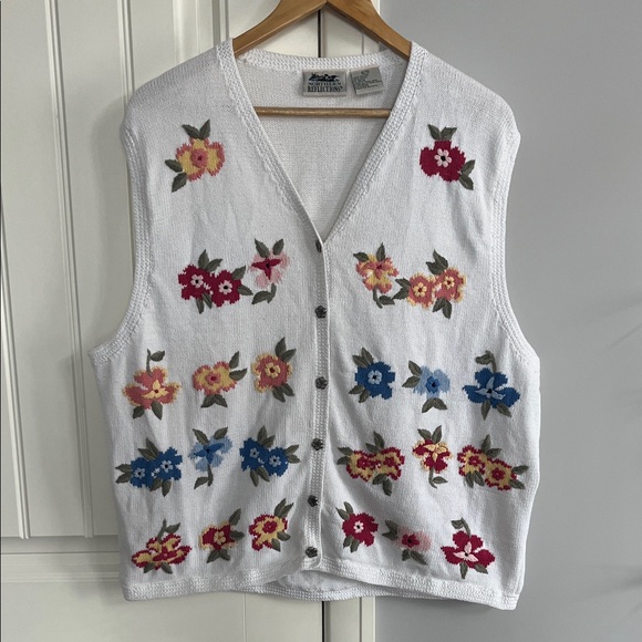 Northern Reflections Sweaters - Northern Reflection Floral Knit Vest XL